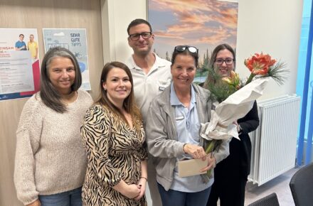 Mitarbeiterin feiert 60. Geburtstag im OptimaMed Wiener Neustadt
